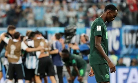CĐV Nigeria chết lặng, cầu thủ bật khóc sau trận thua Argentina