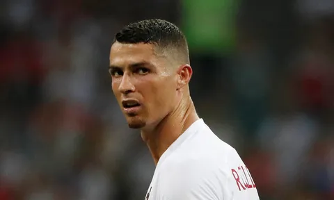 CĐV buồn bã vì Ronaldo, Messi bị loại trong cùng một ngày