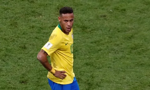 Neymar thẫn thờ, cầu thủ Brazil cúi đầu sau thất bại