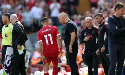 Liverpool mất hung thần Salah ở trận đại chiến với MU