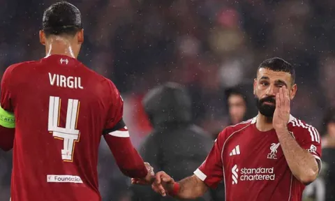 Wayne Rooney khẳng định Salah, Van Dijk đang sa sút