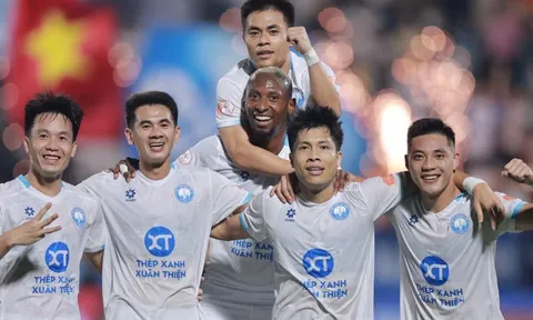 Xuân Son dự bị, Nam Định vẫn thắng dễ CA TPHCM