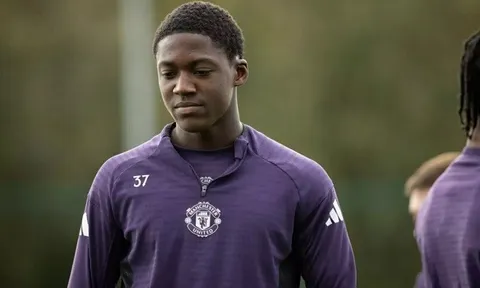Mainoo tiết lộ hai cái tên muốn in áo Man Utd