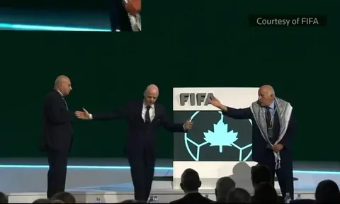 Chủ tịch FIFA bẽ mặt khi Palestine từ chối bắt tay Israel