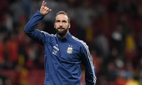 Tịt ngòi tại tuyển Argentina, Higuain lại móc mỉa fan