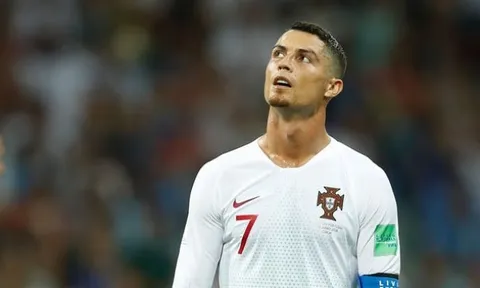 Thua đau Uruguay, Ronaldo vẫn san bằng kỷ lục thế giới