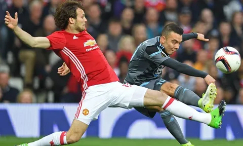 "Hổ báo" đánh nhau, Bailly báo hại Man United trong trận chung kết