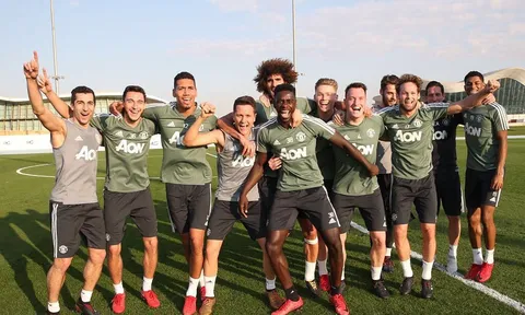 Derby Manchester phiên bản hài hước: Đội nào xứng danh 'vua hề'?