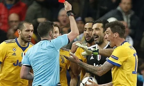 Phạt đền + thẻ đỏ oan nghiệt phút bù giờ, Juventus dừng chân trước ngưỡng cửa thiên đường