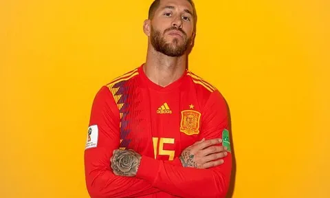 Sergio Ramos tạo dáng cực ngầu, hăm dọa các chân sút tại World Cup 2018