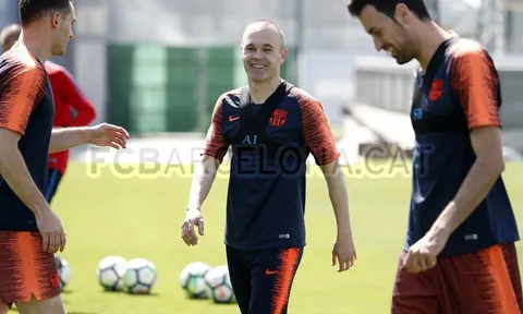 Iniesta rạng rỡ sau ngày công bố chia tay Barca