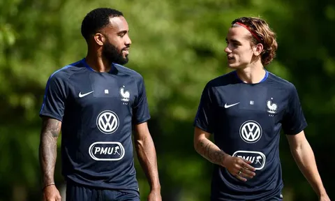 3 mùa gần nhất, Benzema, Costa, Griezmann đều ghi bàn ít hơn Lacazette