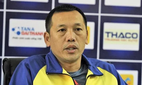 HLV SLNA: 'Đáng ra V-League phải tạm dừng để theo dõi World Cup'