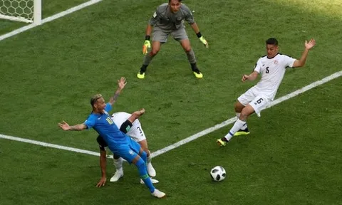 Neymar có thể gặp rắc rối sau khi hét vào mặt trọng tài
