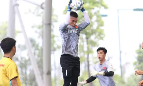 Tiến Dũng so găng cùng Lâm "tây" trong khung gỗ U23 Việt Nam