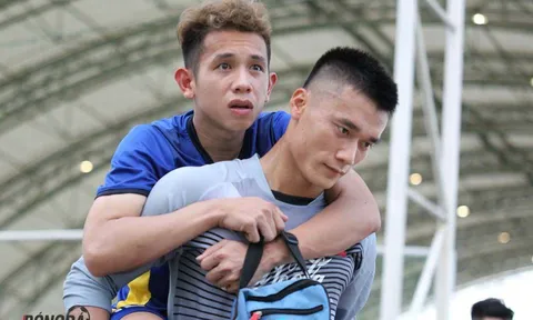 Hồng Duy gặp chấn thương trong buổi tập quan trọng của U23 Việt Nam