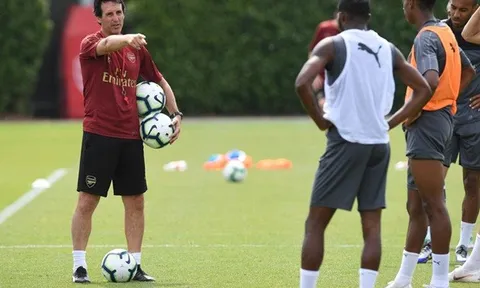 Ozil quyết định cắt giảm ngày nghỉ vì Unai Emery