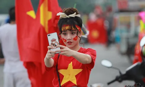 Trai xinh, gái đẹp nô nức 'tiếp lửa' U23 Việt Nam