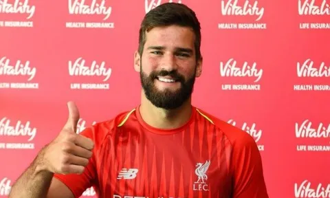 Totti: 'Roma phải bán Alisson cho Liverpool'