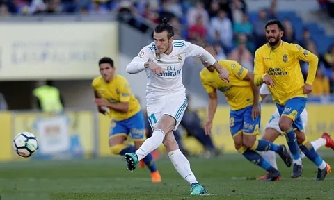 Ronaldo vắng mặt, Gareth Bale và Benzema thay nhau tỏa sáng