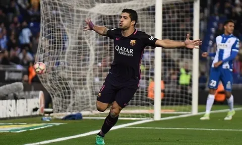 Chơi mờ nhạt, Suarez cũng có được cú đúp nhờ sai lầm của đối thủ
