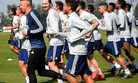 Dễ dàng nhấn chìm Boro, Chelsea đặt tay lên cúp Bạc