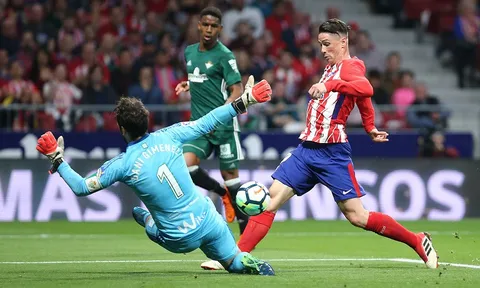 Chia điểm nhạt nhòa trước Betis, Atletico 'đẩy' cúp vô địch tiến gần đến Barca