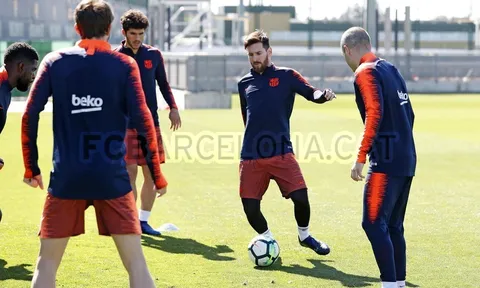 Quên nỗi buồn Champions League, dàn sao Barca trở lại tập luyện
