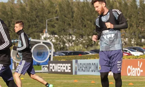 Vì chức vô địch, Messi tập luyện cật lực cùng Argentina