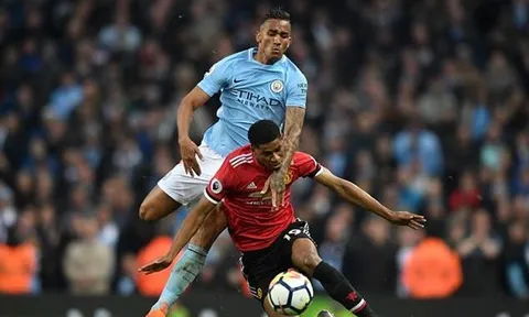 Sao Man City chê MU chỉ biết chơi bóng dài