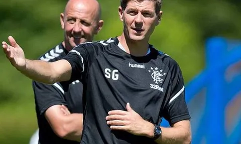 Huyền thoại Liverpool có trận thắng đầu tiên với Rangers