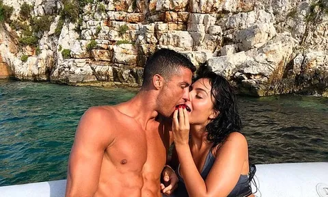 Bỏ lại nỗi buồn World Cup, Ronaldo an yên đi nghỉ dưỡng