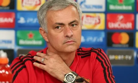 'Mourinho phải kí 5 bản hợp đồng nữa sau Fred và Dalot'