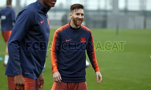 Barca tươi cười rạng rỡ hướng đến mùa giải bất bại