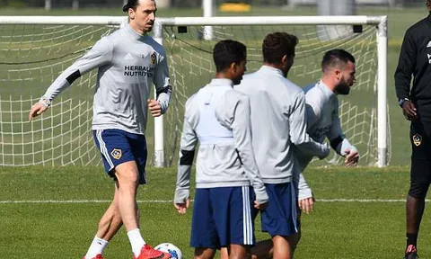 Đội hình hai của Real dễ dàng hủy diệt Deportivo trong cơn mưa bàn thắng
