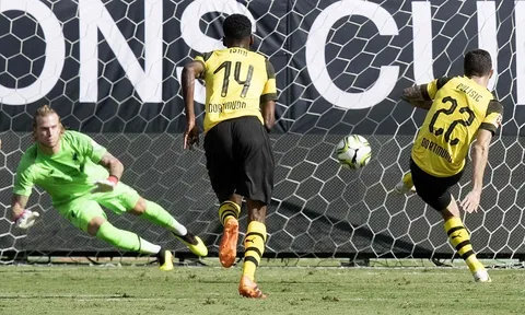 5 điểm nhấn Liverpool 1-3 Dortmund: Karius tự chôn vùi sự nghiệp; Alisson nên học Van Dijk