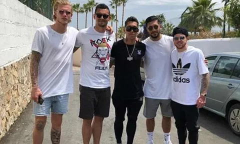 'Đại chiến' đến gần, Liverpool vẫn thoải mái thư giãn ở Tây Ban Nha
