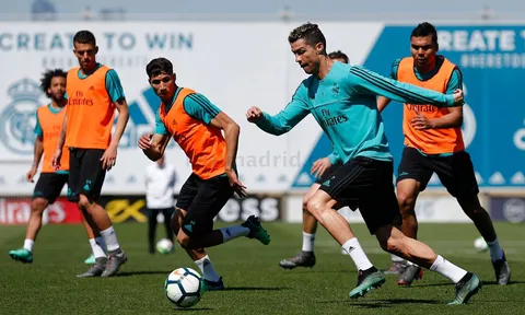 Ronaldo 'ủ mưu' chặn đứng chuỗi bất bại của Barca