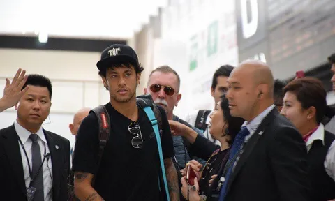 Nghỉ hè, bắt gặp Neymar trên đất Nhật