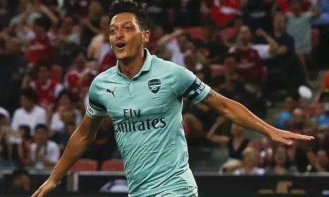 5 điểm nhấn Arsenal 5-1 PSG: Emery định ra bộ khung, Ozil là hạt nhân
