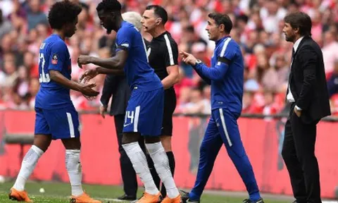 5 điểm nhấn Chelsea 2-0 Southampton: 'Quyền lực' Arsenal; Conte suýt gây họa
