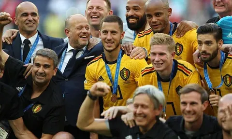 Nụ cười "gượng gạo" của Eden Hazard khi nhận huy chương Đồng World Cup