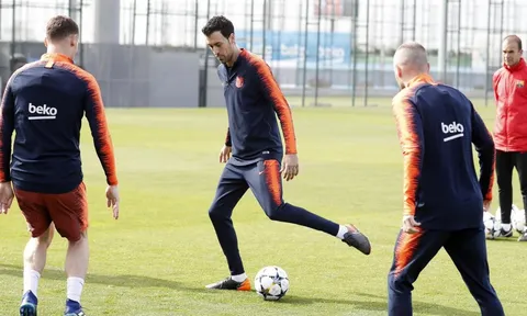 Sergio Busquets trở lại tập luyện trước đại chiến với AS Roma