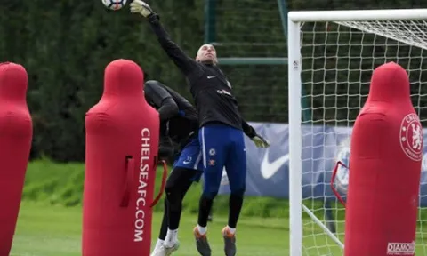 Vừa ra mắt, Lenglet đã lao vào tập luyện cùng Barca