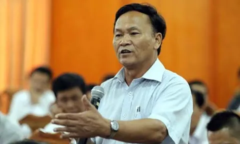 “Khổng Minh xứ Nghệ” lý giải việc bầu Tú tung cờ trắng