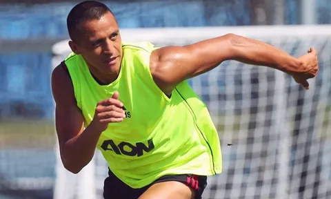 6 điều thú vị trong buổi tập của Man Utd: Sanchez 'hóa' Michael Jackson; Pereira 'chọc ghẹo' Martial