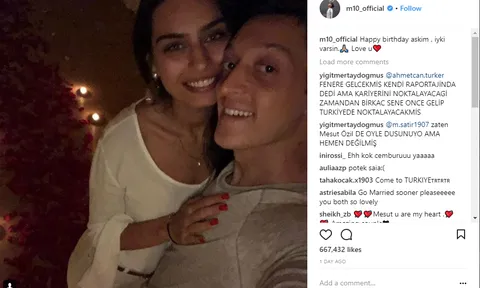 Ozil đăng ảnh 'tình bể bình' mừng sinh nhật bạn gái