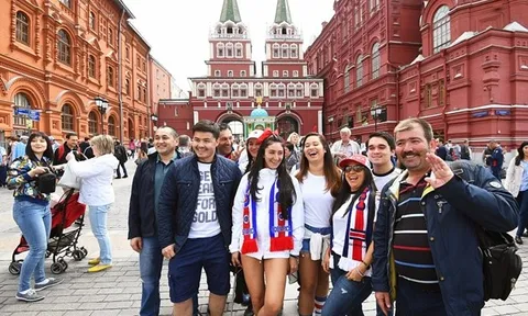 Tân binh của Arsenal chọn ra đội hình yêu thích