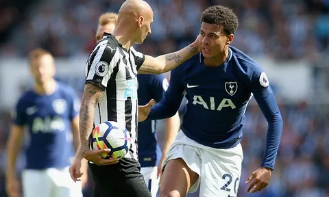 Newcastle 0-2 Tottenham: Chiếc thẻ đỏ tai hại