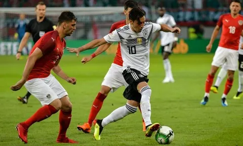 Cha Ozil khuyên con trai mau chóng chia tay đội tuyển quốc gia